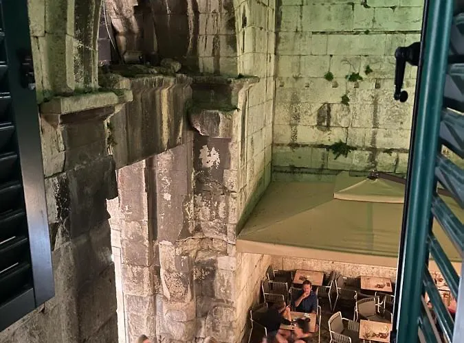 Luxury Palace J-l Apartment